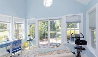 327 Corey Ln, Middletown, RI 02842