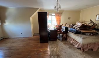 94 Carman Pl, Amityville, NY 11701