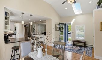 34 Brooks Farm Dr, Bristol, RI 02809
