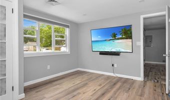 6 Sweeney Ln, Bristol, RI 02809
