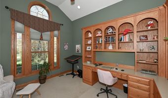 679 Deep Woods Dr, Aurora, OH 44202