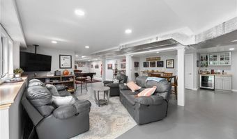 2 Spinney Ln, North Kingstown, RI 02852