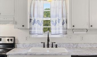 701 Alberta Ave, Boiling Springs, SC 29316