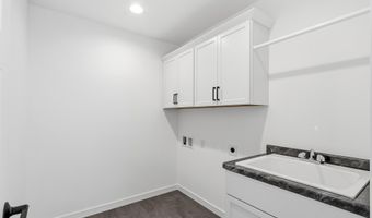 610 Clemens Dr, Arlington, WI 53911