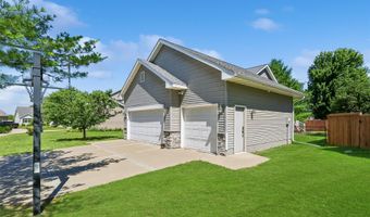 910 NE 45th St, Ankeny, IA 50021