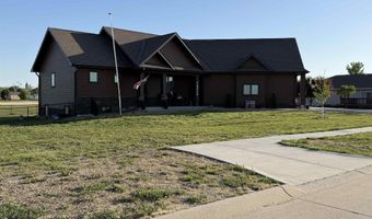 1524 Beechwood Dr, Aurora, NE 68818