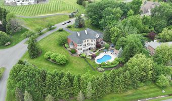 1 Stoneridge Dr, Albany, NY 12211