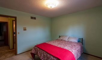 207 N 10th St, Albia, IA 52531