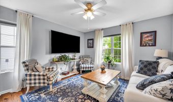 21 Lakeview Dr, Branford, CT 06405