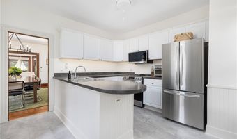 14 Greenough Pl B, Newport, RI 02840