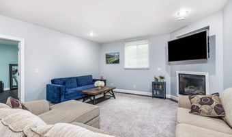 3302 Brook Holw, Asbury, IA 52002
