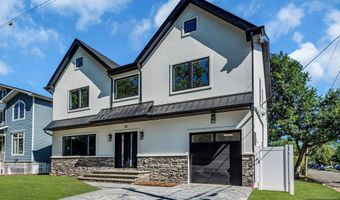 55 Maiden Ln, Bergenfield, NJ 07621