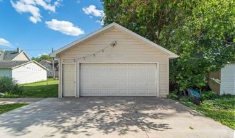 2812 Wood St, Ames, IA 50014