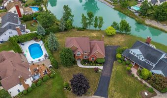 121 Summershade Ct, Amherst, NY 14051