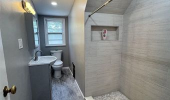 93 W 35TH St 2, Bayonne, NJ 07002