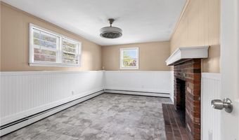 21 Reardon Dr, Middletown, RI 02842