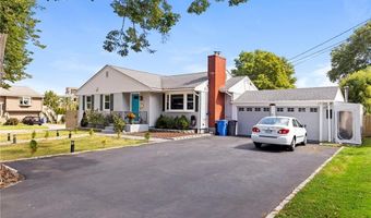 67 Linden St, Middletown, RI 02842