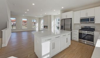 945 SYCAMORE Dr SE, Washington, DC 20032