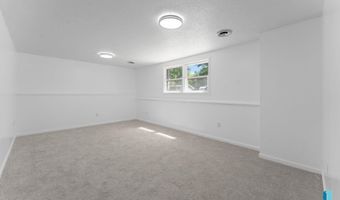 409 S 8th Ave, Brandon, SD 57005