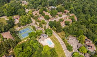 2250 Rivenoak Ct, Ann Arbor, MI 48103