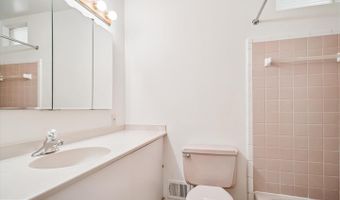 8928 CHELTONHAM Pl, Annandale, VA 22003