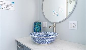 52 Planet Ave, East Providence, RI 02915