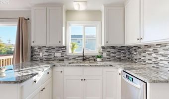 425 MEMORY Ln, Brookings, OR 97415