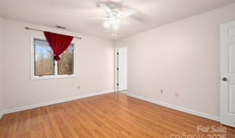 103 Pebble Creek Dr, Asheville, NC 28803