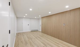 109 Nassau Dr, Albertson, NY 11507