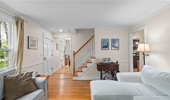 689 Middle Rd, East Greenwich, RI 02818