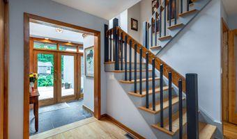 51 Long Meadow Rd, Bethlehem, CT 06751