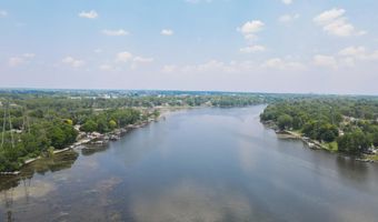 2213 SUNRISE Dr, Appleton, WI 54914