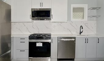 20 W 49th St, Bayonne, NJ 07002