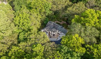 160 Pelican Rd, Middletown, NJ 07748