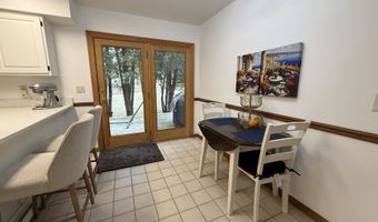 8 Phoebee Ln, Brookfield, CT 06804