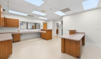 220 N WESTMONTE Dr B, Altamonte Springs, FL 32714