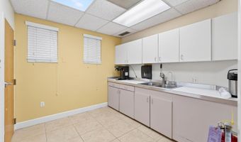 220 N WESTMONTE Dr B, Altamonte Springs, FL 32714