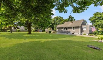 37 Reservoir Rd, Middletown, RI 02842