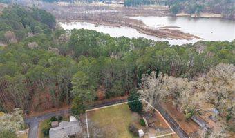 4120 S Lakeshore Dr, Acworth, GA 30101