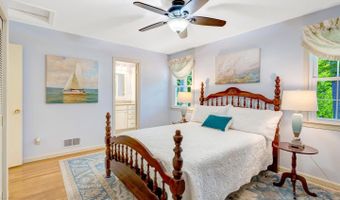 4203 KINGS MILL Ln, Annandale, VA 22003