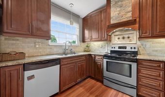 100 Holly Green Dr, Ballwin, MO 63021