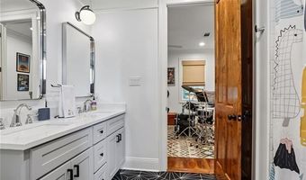 1236 PERRIN Dr, Arabi, LA 70032