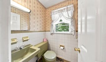 4 Laurel Dr, Albany, NY 12211
