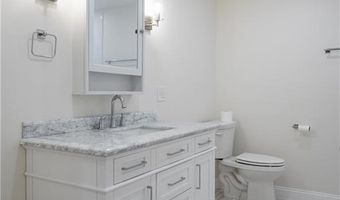 2 Cherry Ln, Bristol, RI 02809