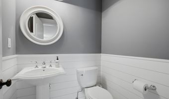 30 Berger Ave, Amityville, NY 11701