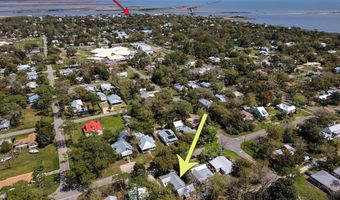 110 17th St, Apalachicola, FL 32320
