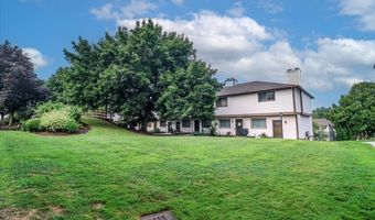 27 Crows Nest Ln 17F, Danbury, CT 06810