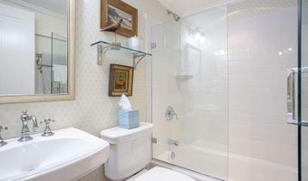 41 Elm St, Newport, RI 02840