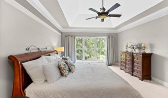 324 Meadowbrook Country Club Est, Ballwin, MO 63011