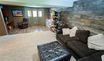 1105 Cherrywood Ln, Aberdeen, SD 57401